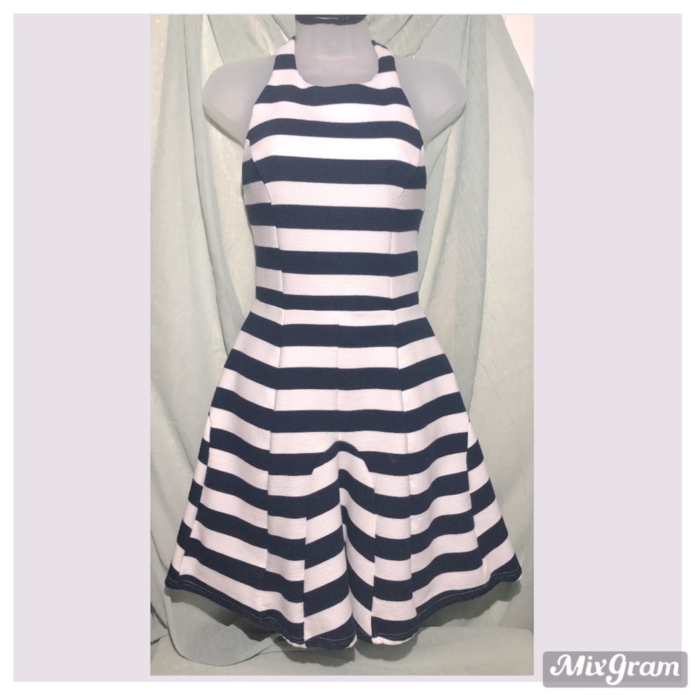 🛍5/20 Fit & Flare Halter dress sz S